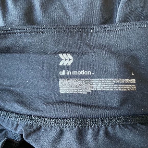 Black All In Motion Target Capri Leggings with Ruche - Picture 2 of 3